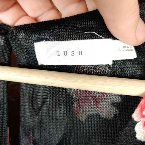 Lush Lace-up Romper - Picture 7 of 7